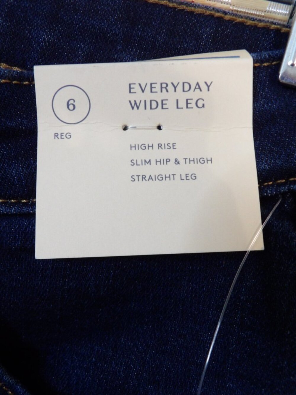 NWT Women's Universal Thread Size 6R Everyday Wide Leg Slim Fit Blue Jeans - Picture 3 of 6